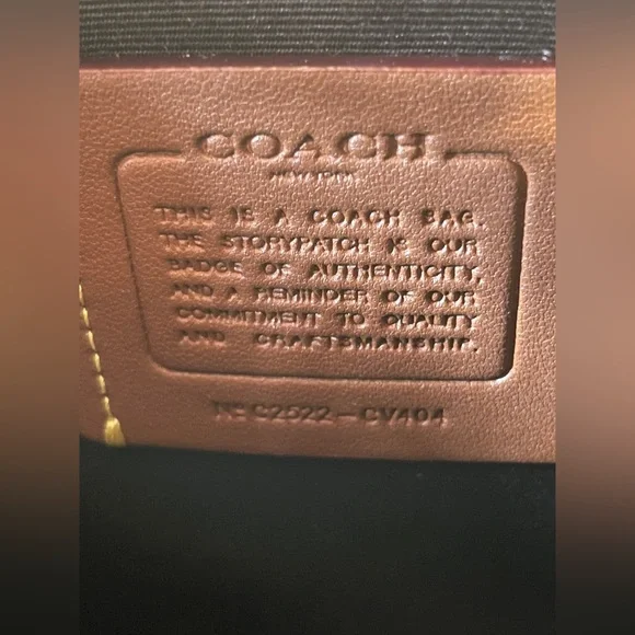 Coach mini Rowan 
New
Black with gold hardware - Picture 12 of 16